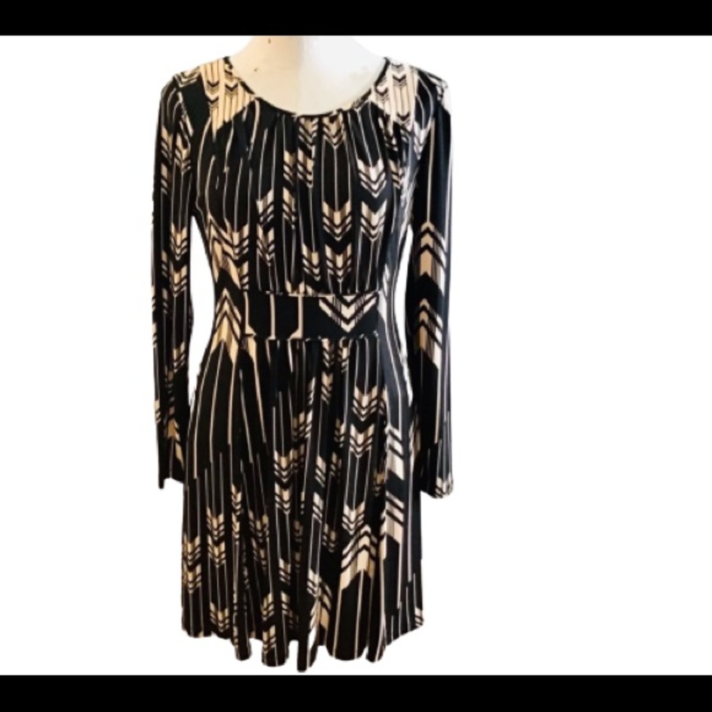 Jessica Simpson Super Flattering Year Round Go Anywhere Dress